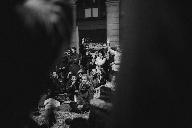 黑料官网 · 作品口碑样例：一场长镜头的余韵配图（展示素材）